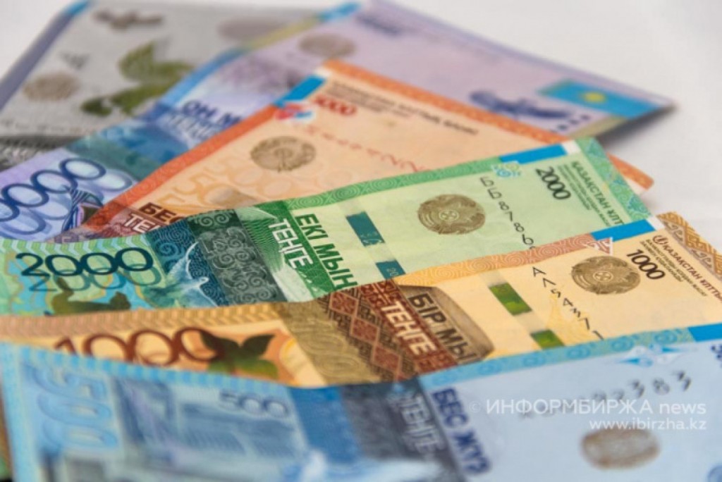 В Караганде педагогам некоторых школ задерживают зарплату за сентябрь