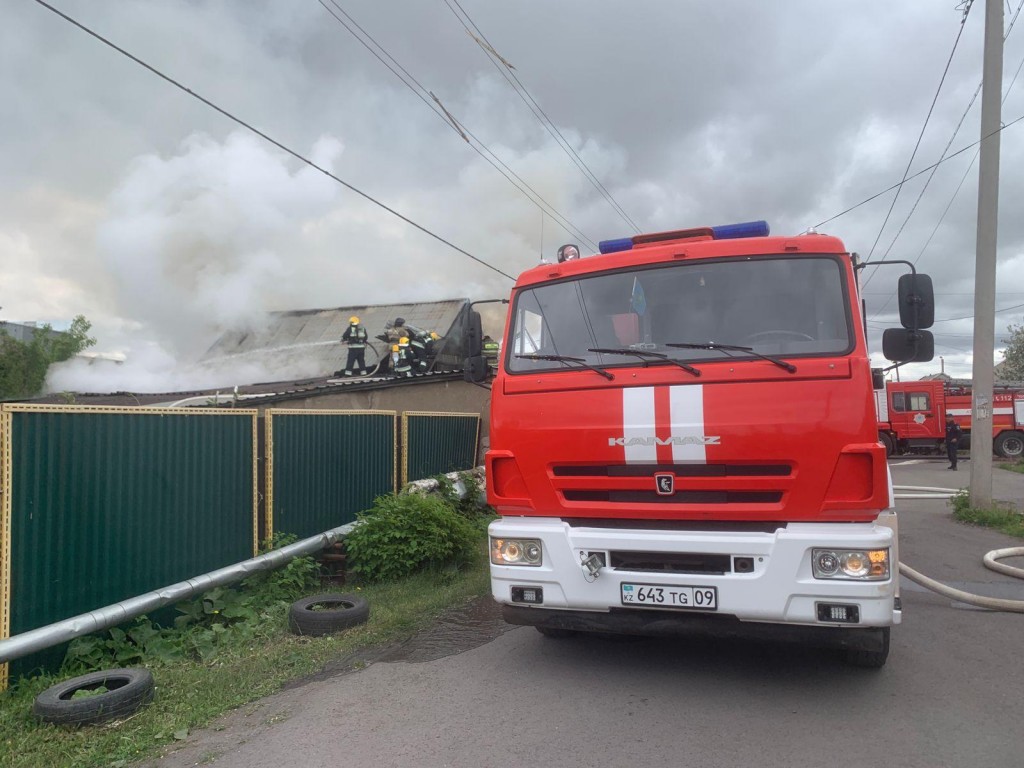 Несколько жилых домов пострадали от пожаров за выходные дни в Карагандинской области