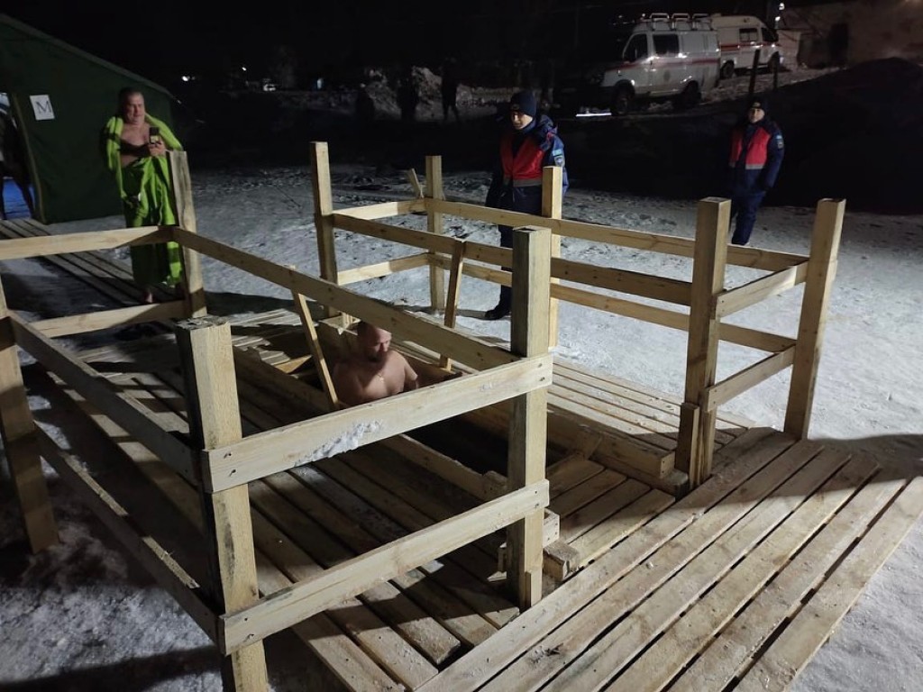 В Караганде православные празднуют Крещение Господне