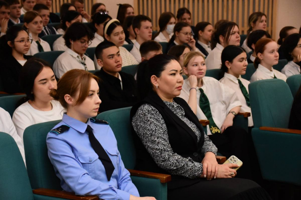 Антинаркотическую лекцию провела полиция для школьников Караганды