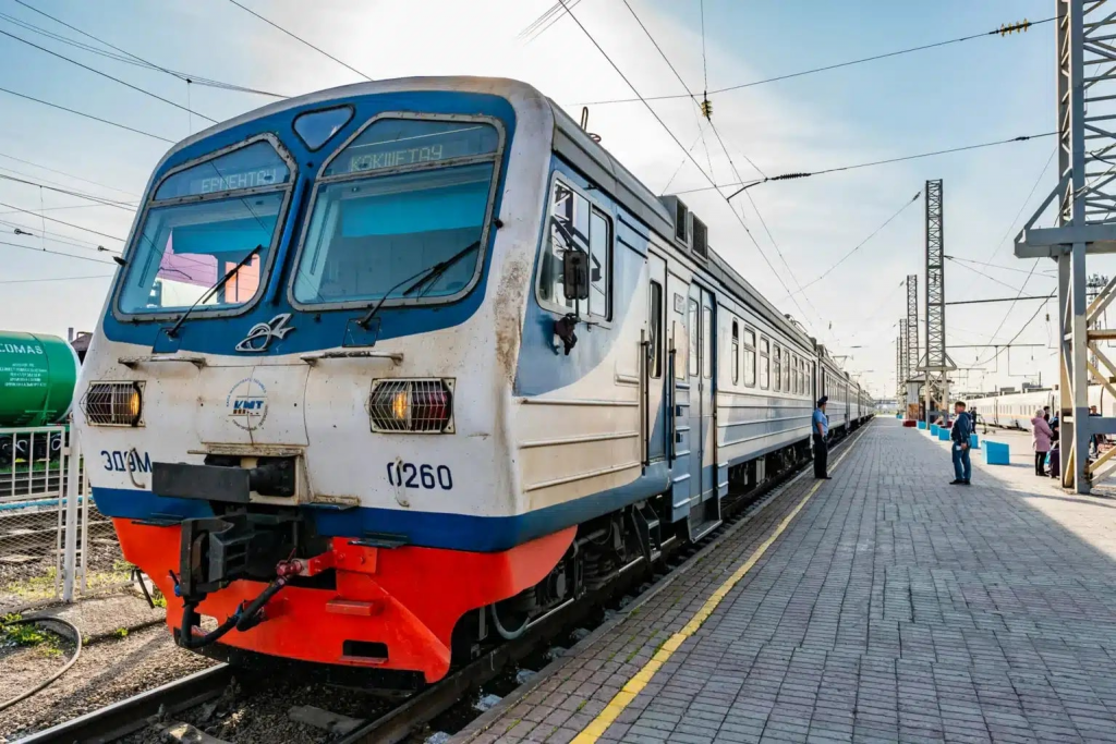 «Перекупщиков нет». КТЖ объяснил, почему в кассах нет билетов на поезда, которые ходят полупустыми