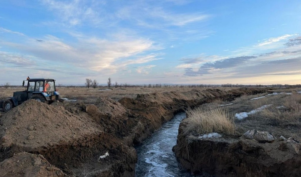 Аким Караганды назвал причину перелива канализационных вод из коллектора №10 в районе Фёдоровских дач