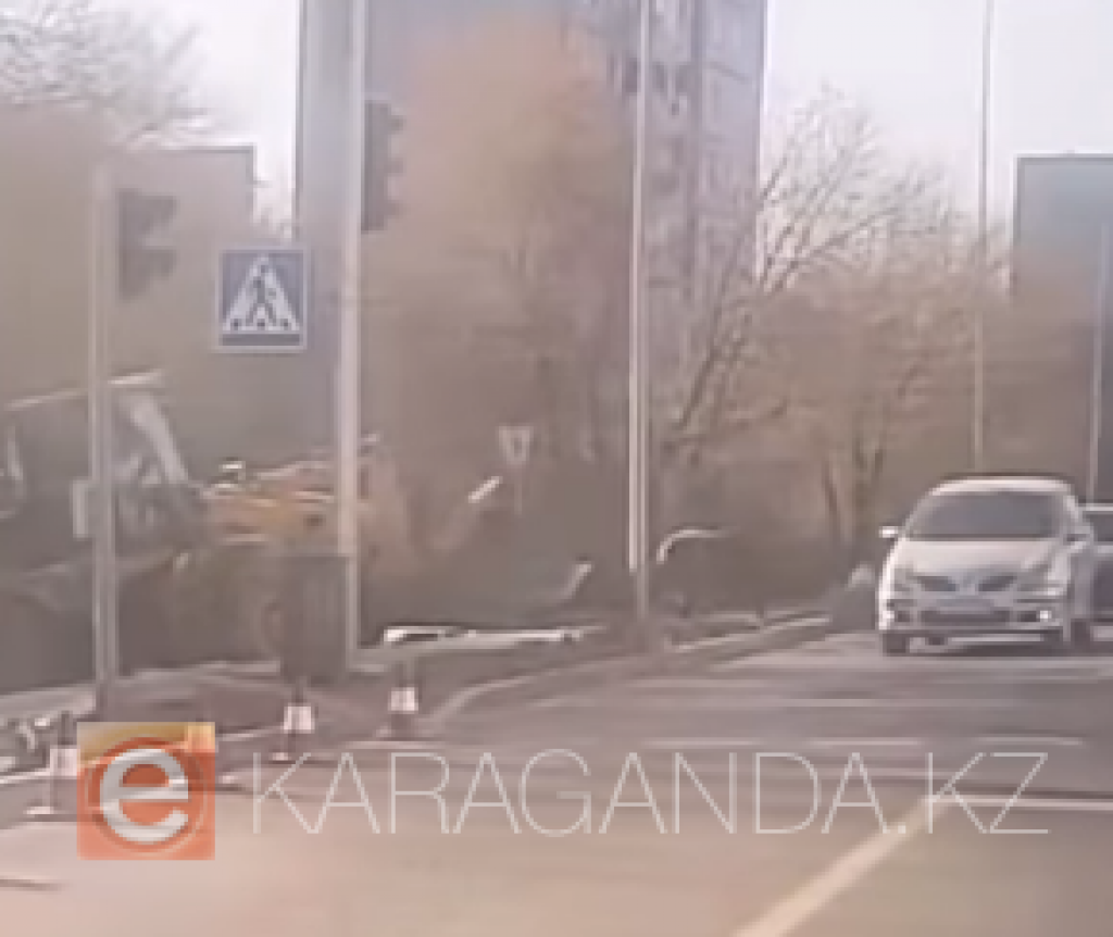 Қарағандыда Дүйсембековке арналған тротуар сапаны тексеруге төтеп бере алмады-төсеніштер ауыстырылуда