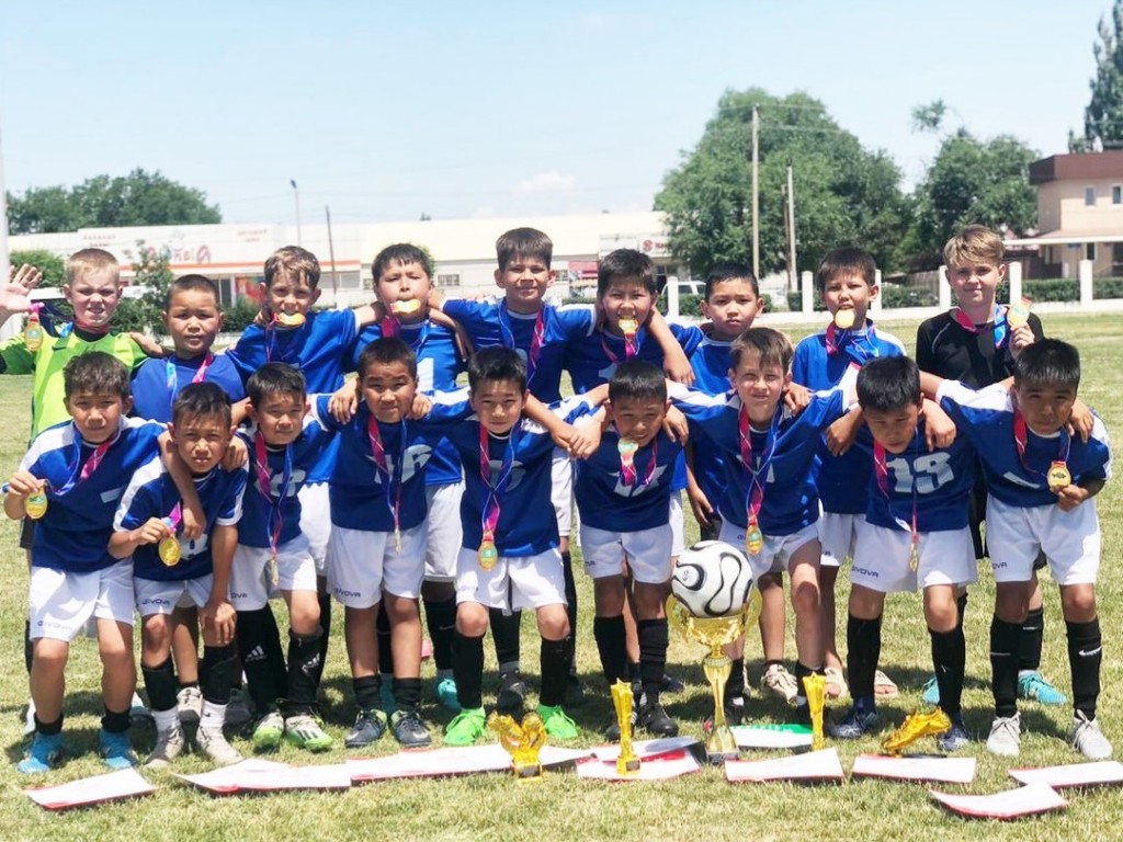 Воспитанники юношеской школы по футболу Карагандинской области стали чемпионами Казахстана