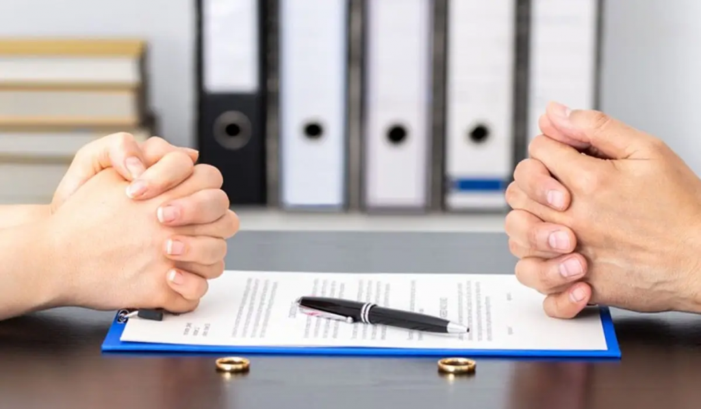 В каком месяце 2024 года чаще всего разводились казахстанцы?