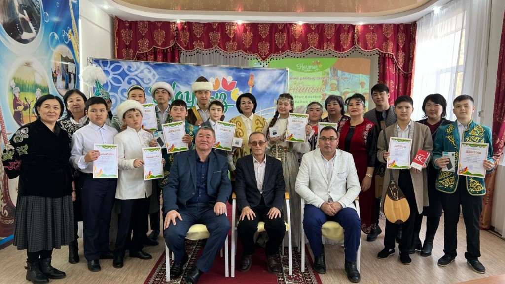 Юные акыны соревновались в мастерстве владения словом на айтысе в Балхаше