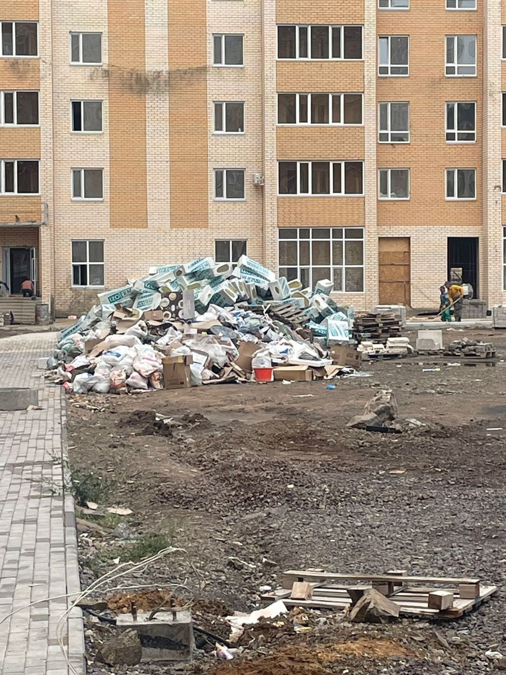 Большую свалку строительного мусора обнаружили карагандинские экологи в районе ЖК «Трилистник»