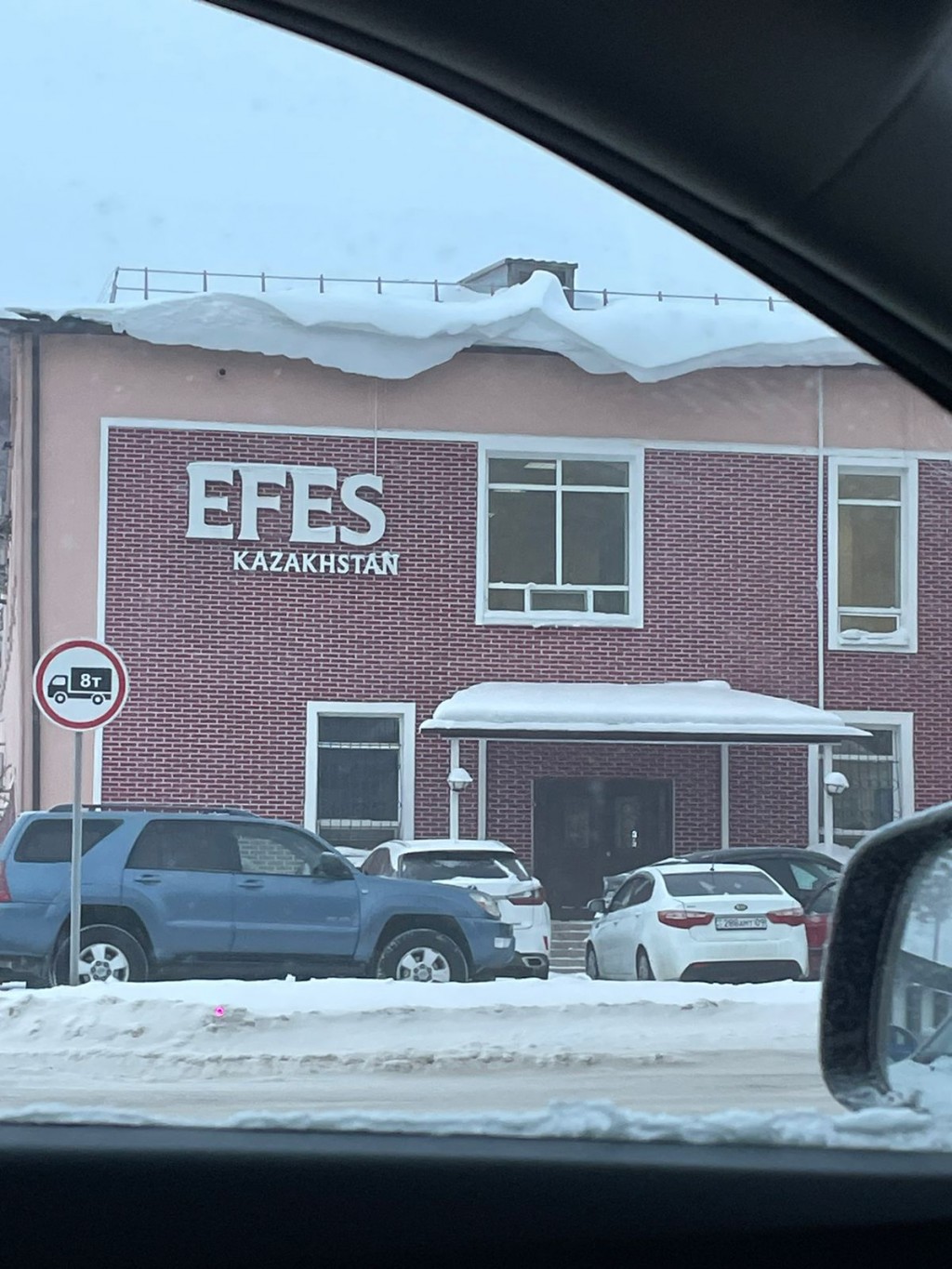 От падения снега на голову карагандинцев защищают штрафами