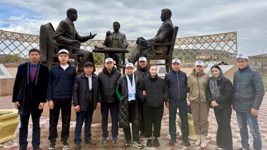 3D ханшайымы және үлкен мүшесі бар жасыл құбыжық