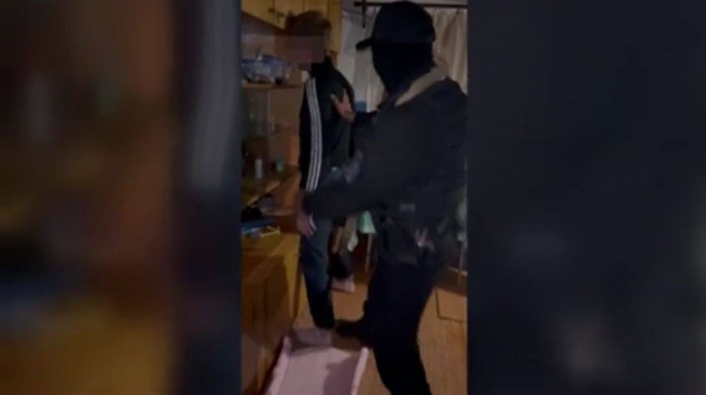 Грабителя, напавшего на пенсионерку, задержали в Караганде