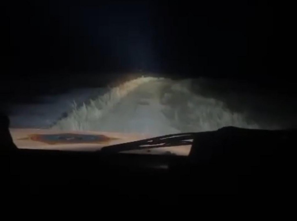 Қарағанды облысында екі адам далада қалып қойған машинадан эвакуацияланды