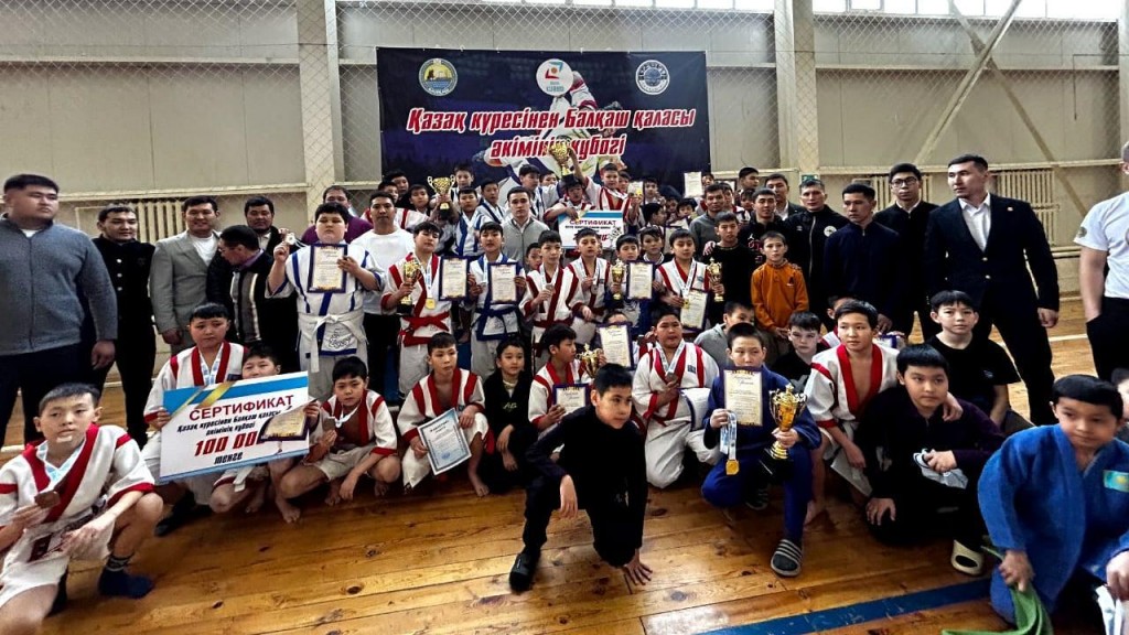 150 палуанов боролись за Кубок акима Балхаша по қазақ күресі