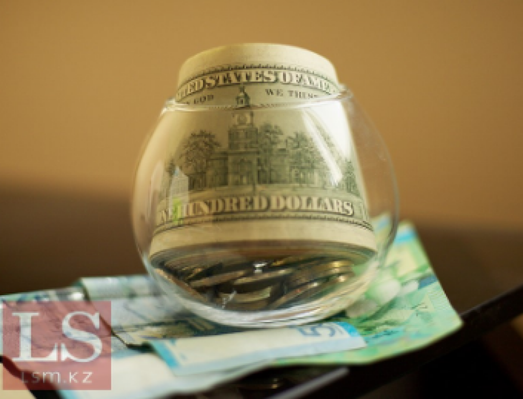 Казахстанцы стали меньше хранить деньги в иностранной валюте