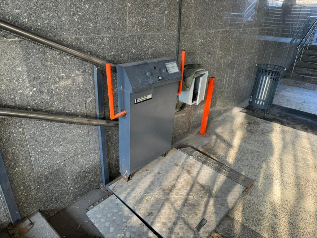 Акимат направил досудебную претензию подрядчику, который устанавливал электроподъемники в Караганде