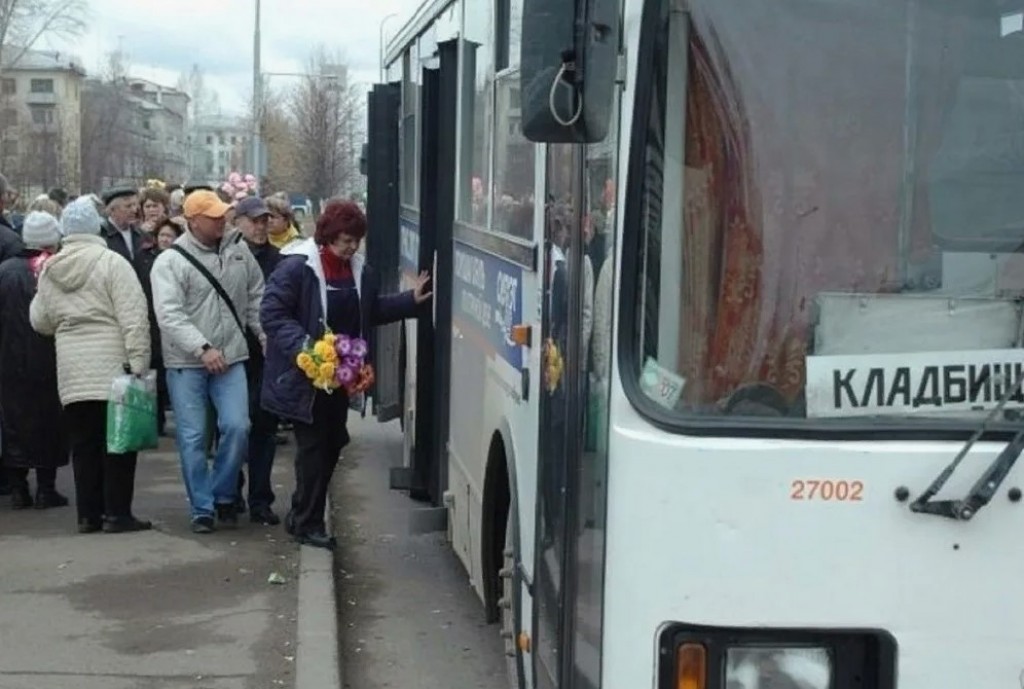 На Радоницу в Караганде организовано семь автобусов до кладбищ