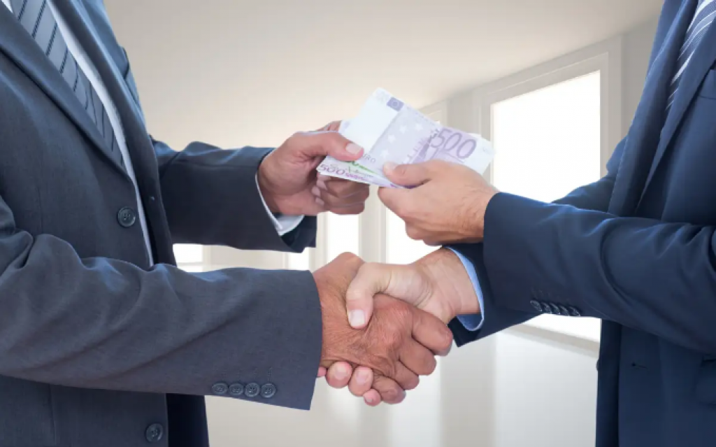 В Казахстане предложили изымать имущество родственников коррупционеров