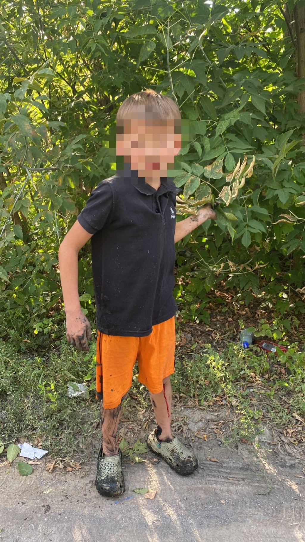 Десятилетний мальчик упал в открытый колодец в Караганде