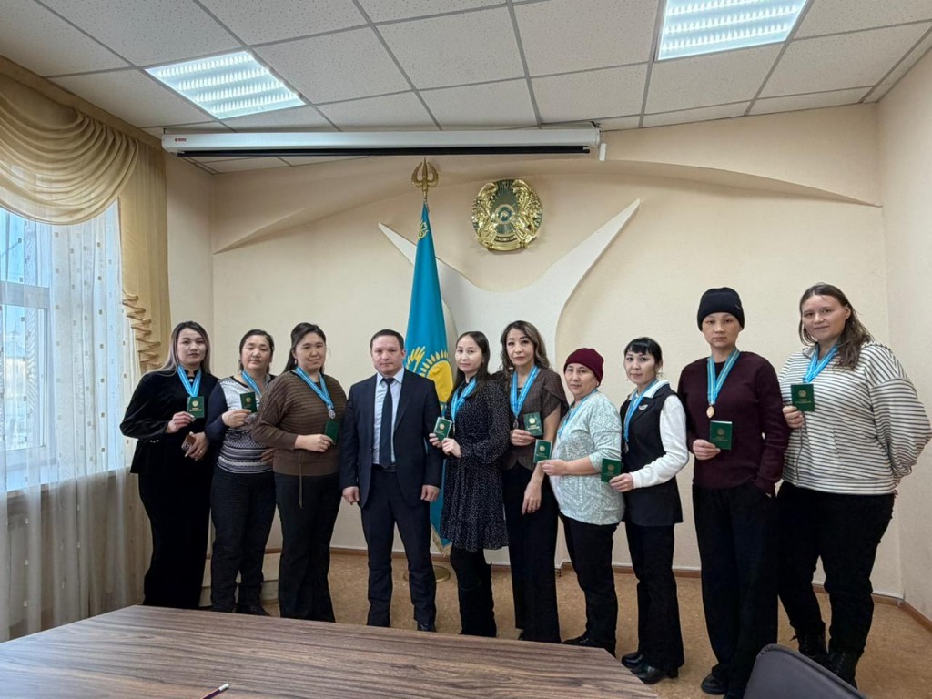 В Караганде многодетным матерям вручили государственные награды