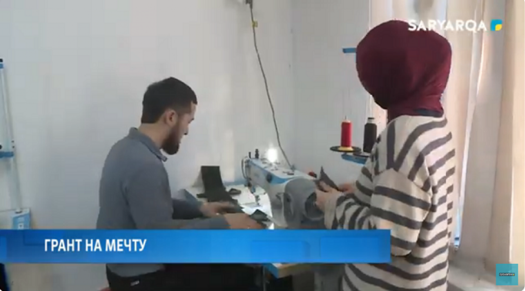 Арманға арналған Грант: Қарағандыда ерлі-зайыптылар автомобиль қақпақтарын тігу бойынша өздерінің шағын салонын ашты