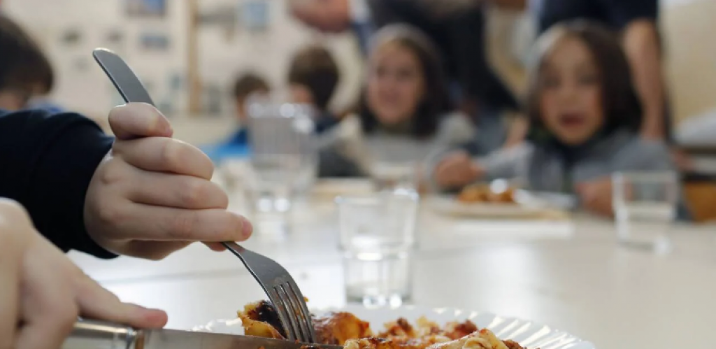 Школьники с 1 по 4 классы будут бесплатно питаться в частных школах Казахстана