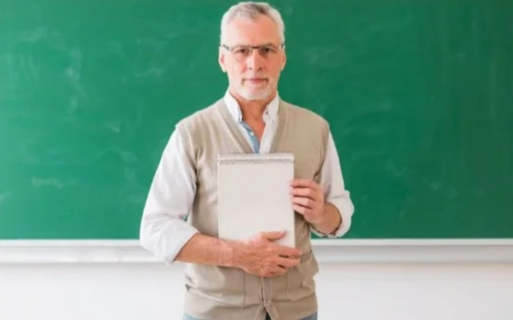 Почти каждый третий работающий казахстанский пенсионер занят в сфере образования