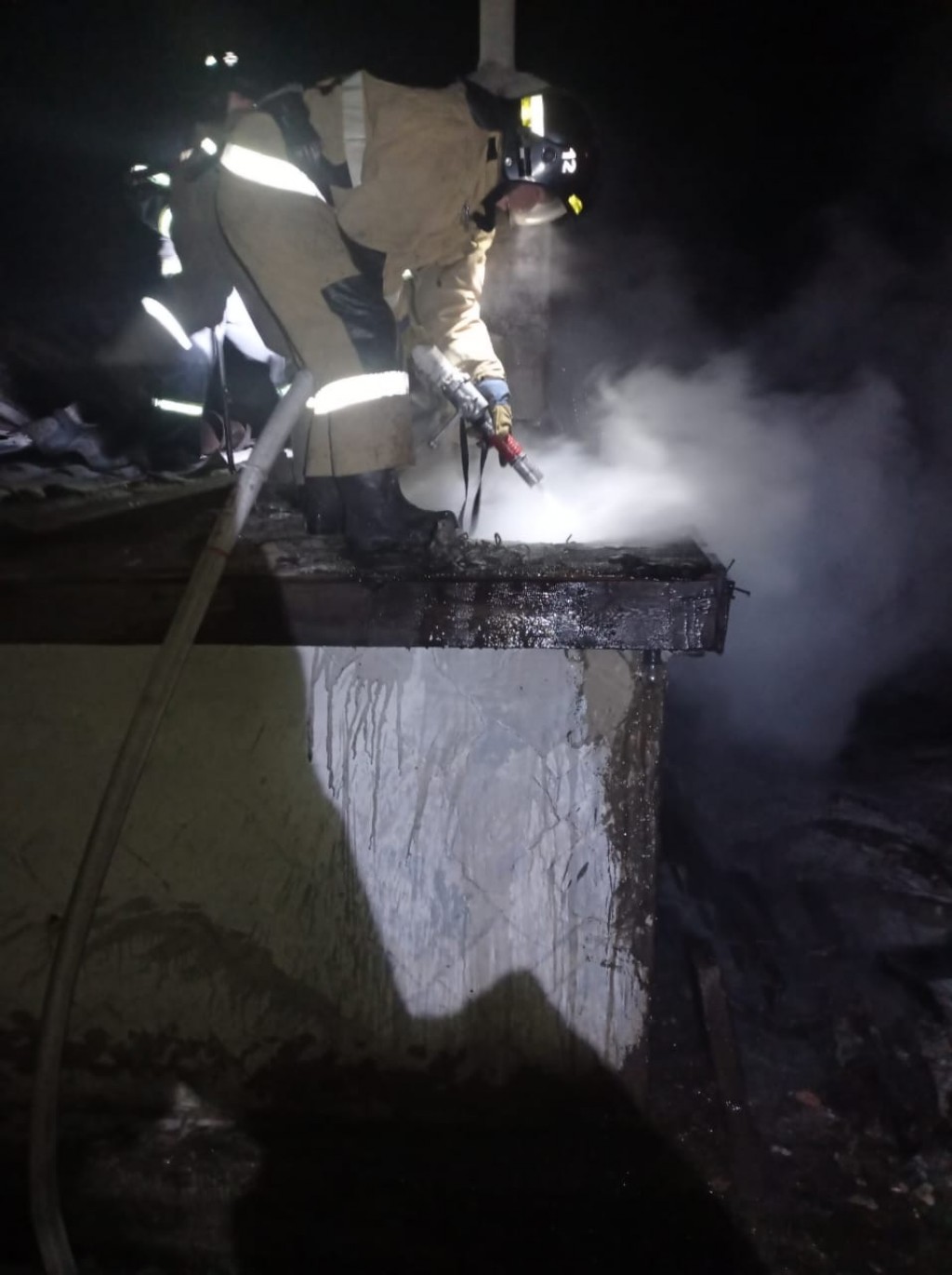 В Темиртау из-за курения мужчины загорелась мебель в квартире