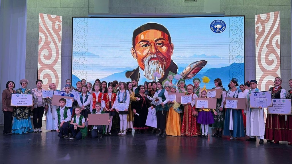 Абай жүректерді біріктіреді: Қарағанды Достық үйінде шығармашылық байқау өтті