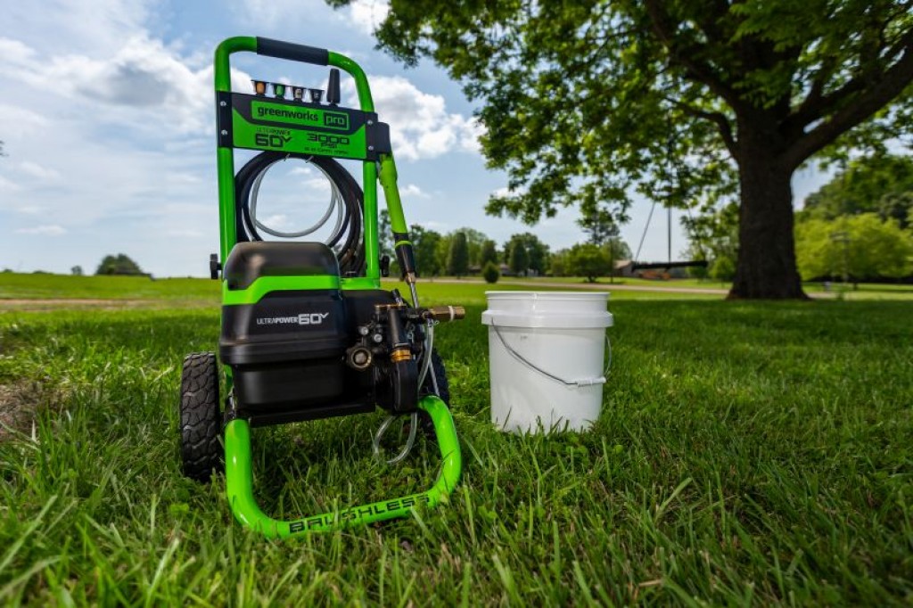 Как бороться с весенней грязью: выбираем мойку для дачи и автомобиля