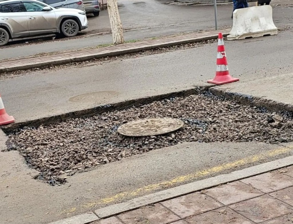 А где гудрон?! Карагандинцы усомнились в качестве работ по асфальтированию проспекта Назарбаева