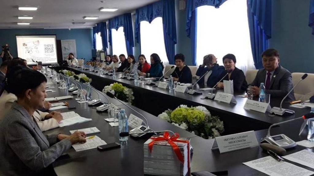 В Караганде презентовали обучающий курс по казахскому языку для работников нотариальных контор