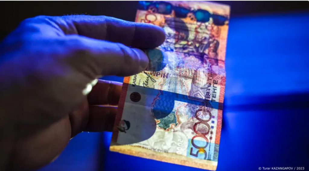 Какие премии ограничат госслужащим в Казахстане