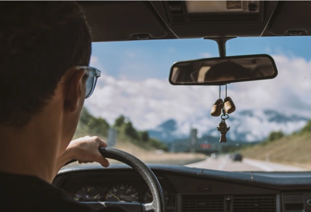 Автохлам продолжает прибывать в Казахстан, количество новых машин сократилось на 15%