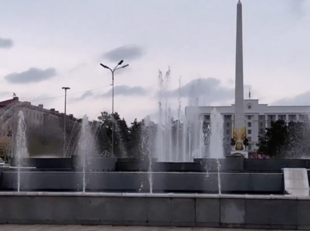 В Караганде состоялся пробный запуск фонтана на Каскадной площади