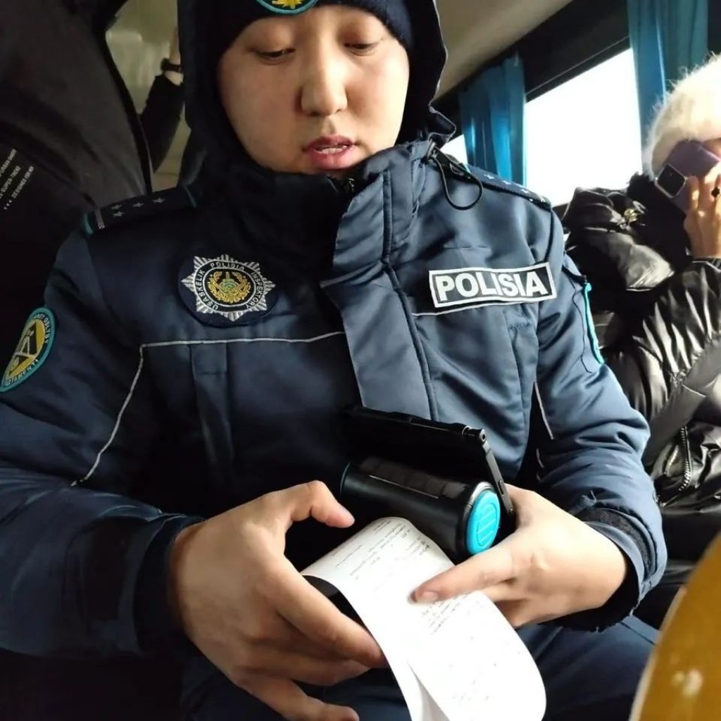 Почти сотню «зайцев» выловили в автобусах Караганды за март