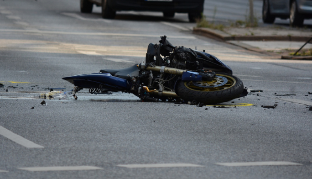 В Караганде 16-летняя девушка-мотоциклист попала в ДТП