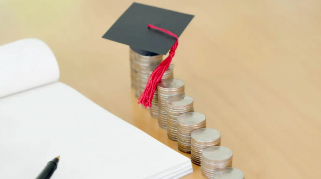 Сколько казахстанцев получили 235 тысяч тенге от государства на обучение детей в вузе