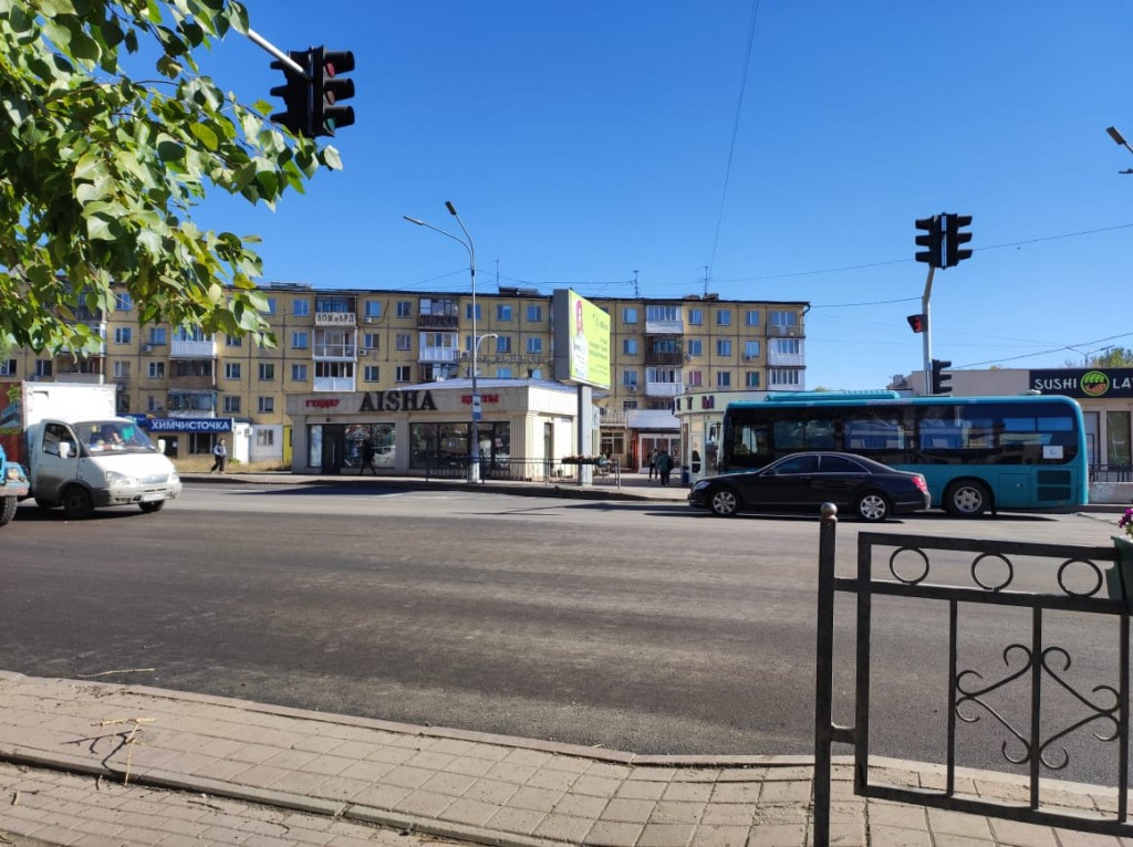 В Караганде для ремонта дороги на улице Гоголя «ловят хорошую погоду»