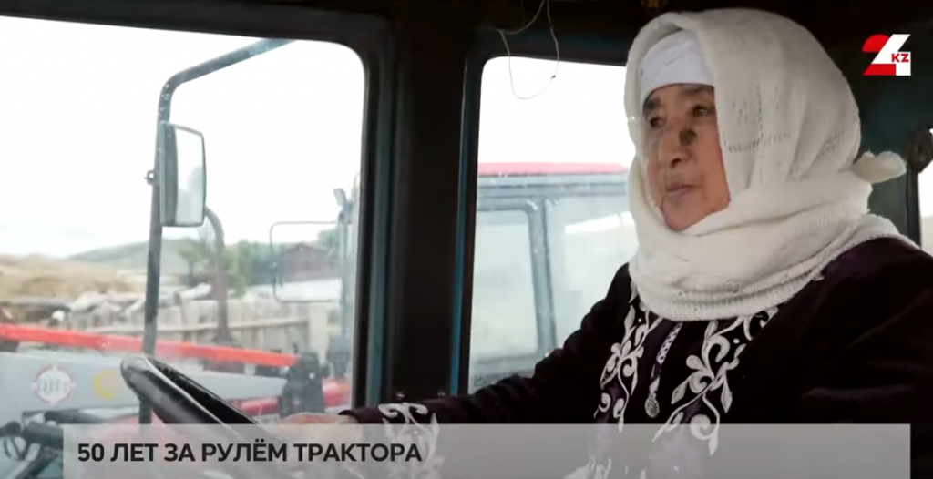 Более 50 лет за рулём трактора провела жительница Карагандинской области