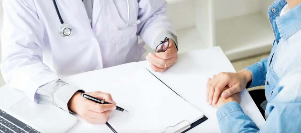 Почти половина казахстанцев не удовлетворены медуслугами