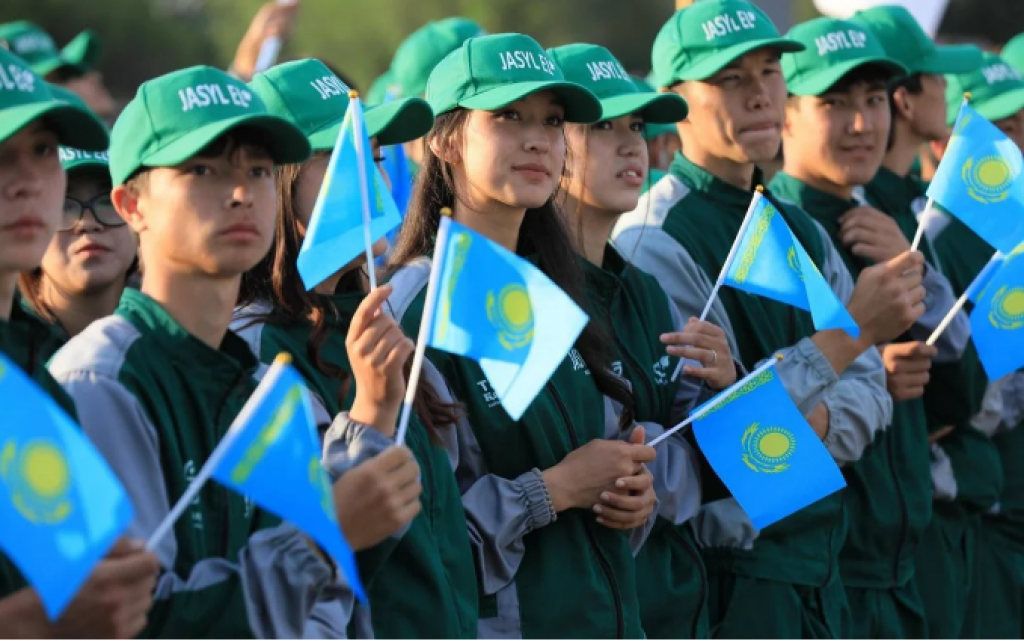 Сколько молодых казахстанцев остаются вне учебы и работы