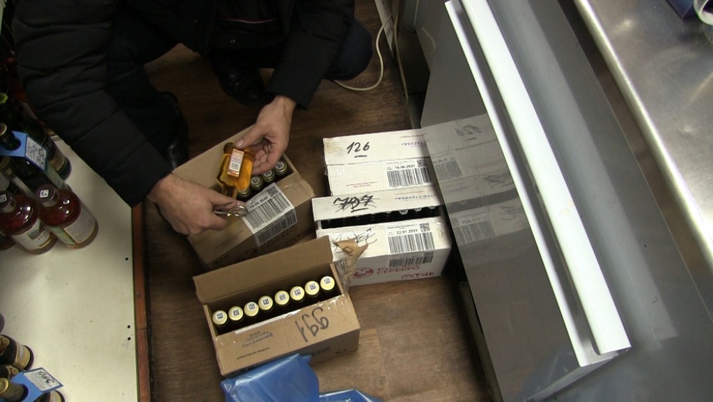 Тысячи единиц нелегальной табачной и алкогольной продукции изъяли сотрудники департамента госдоходов по Карагандинской области