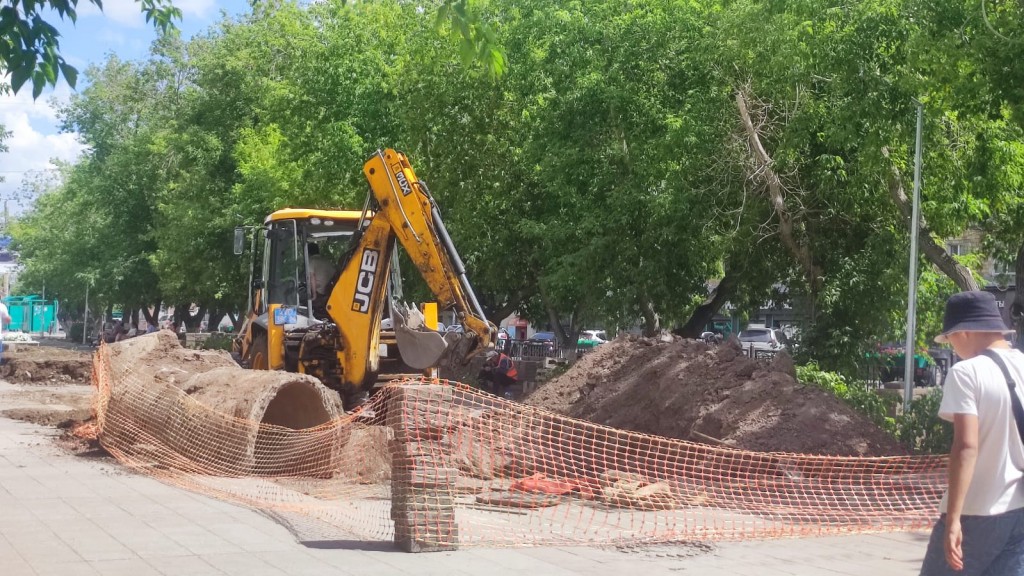 В Караганде снова раскопали проспект Нуркена Абдирова