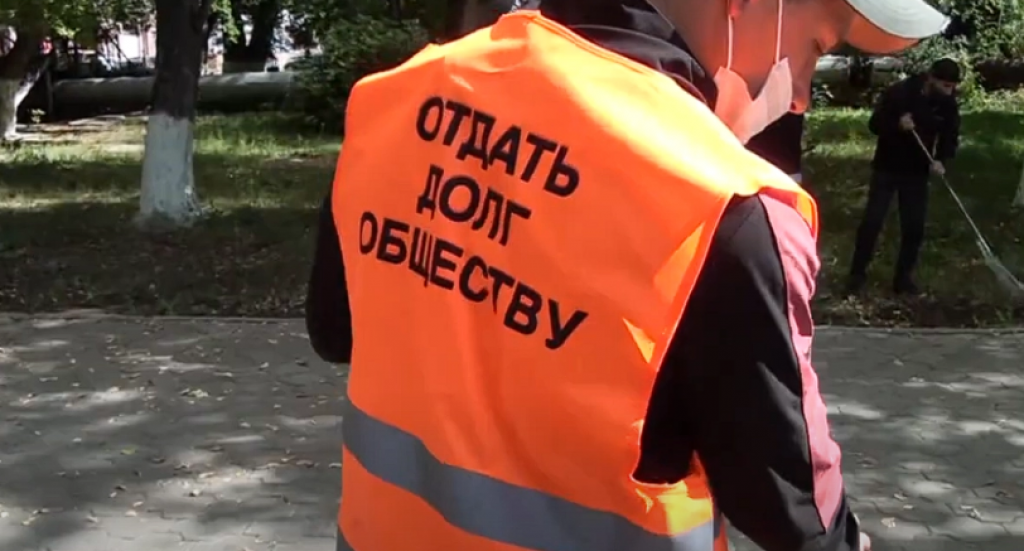 МВД предложило одеть осужденных в жилеты с надписью