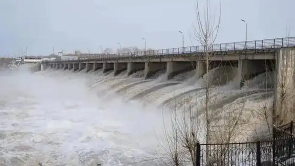 Сколько гуманитарной помощи отправлено в пострадавшие от паводков регионы РК