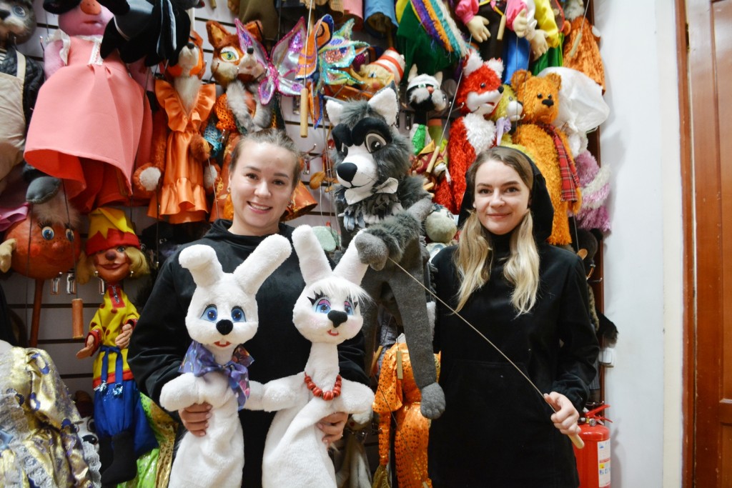 Кукольное закулисье: в карагандинском театре «Буратино» провели встречу со зрителями