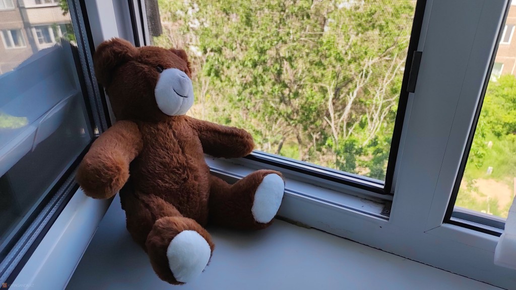 Два ребенка выпали из окон за последние дни в Карагандинской области