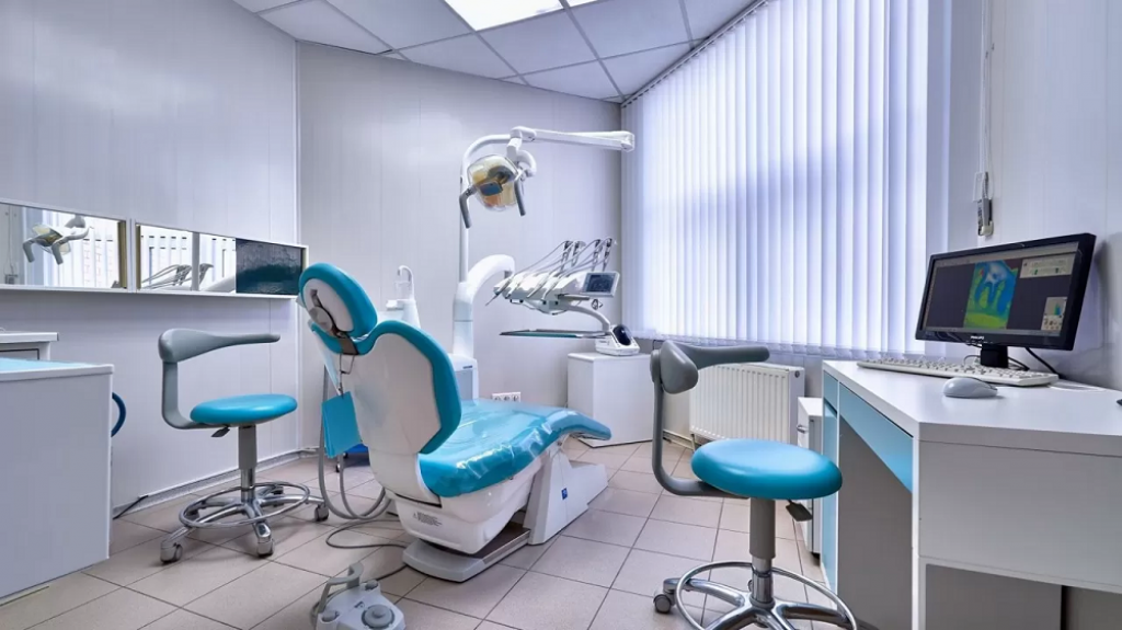 ОСМС в Казахстане: младенцу лечили кариес, а взрослому - 82 зуба