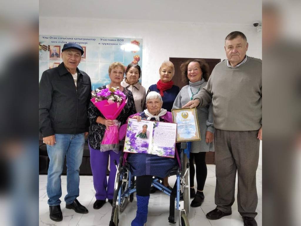 90-летний юбилей отметила ветеран ОВД из Шахтинска