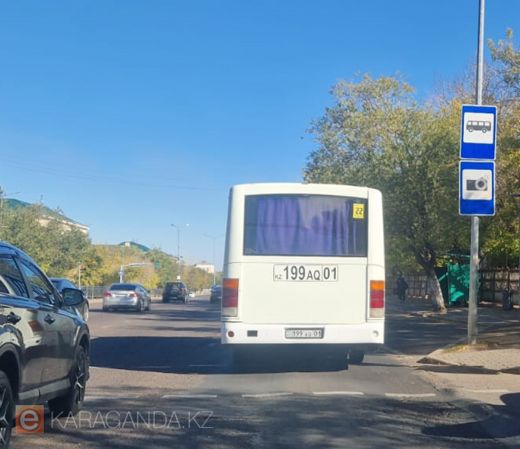 В Караганде на новом маршруте № 22 не хватает остановочных павильонов