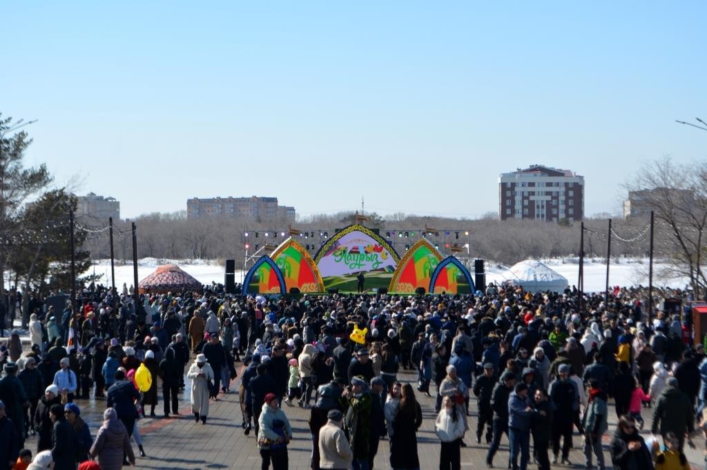 В Центральном парке Караганды празднуют Наурыз. Фоторепортаж